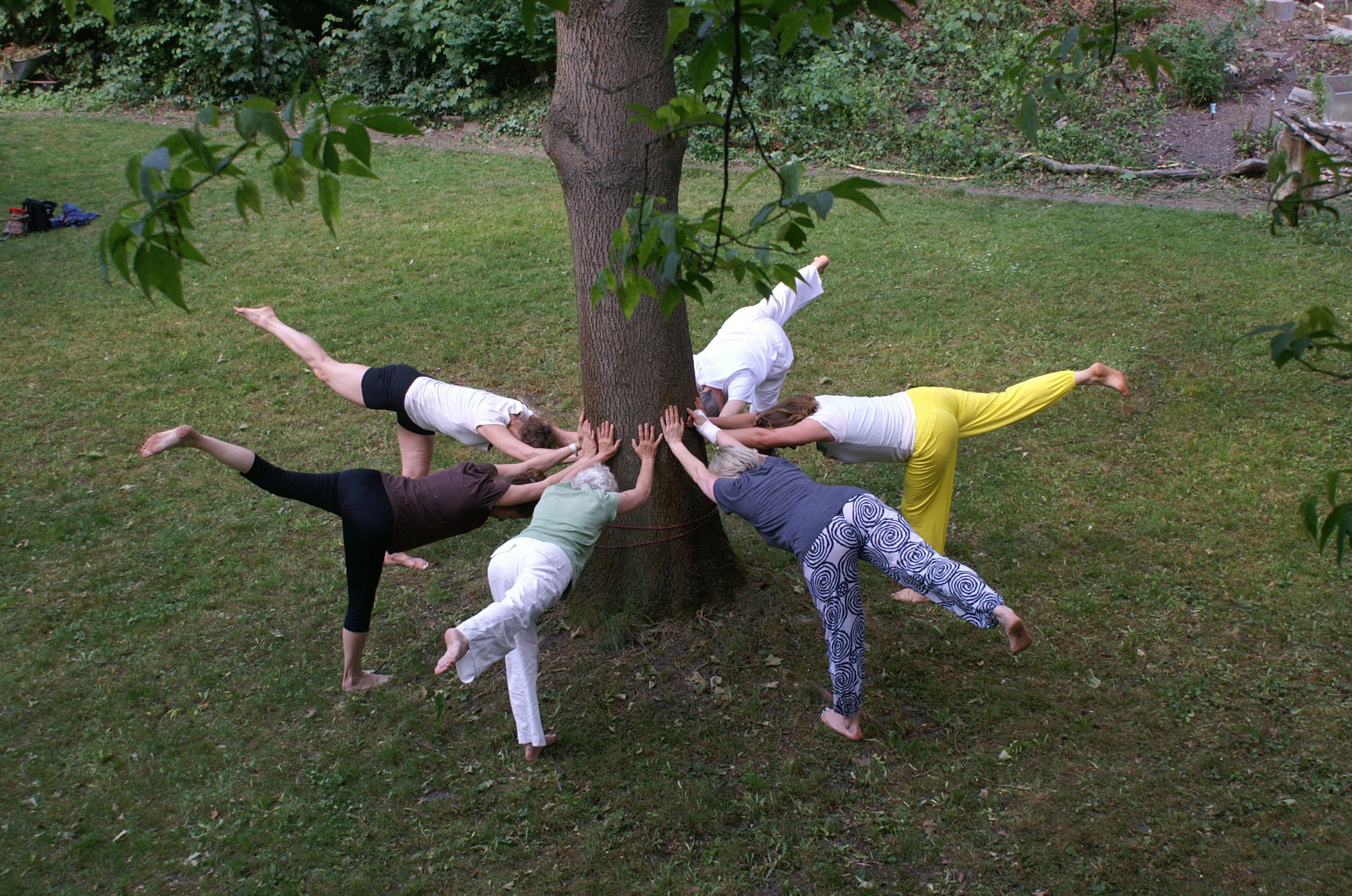  YOGA IM GARTEN